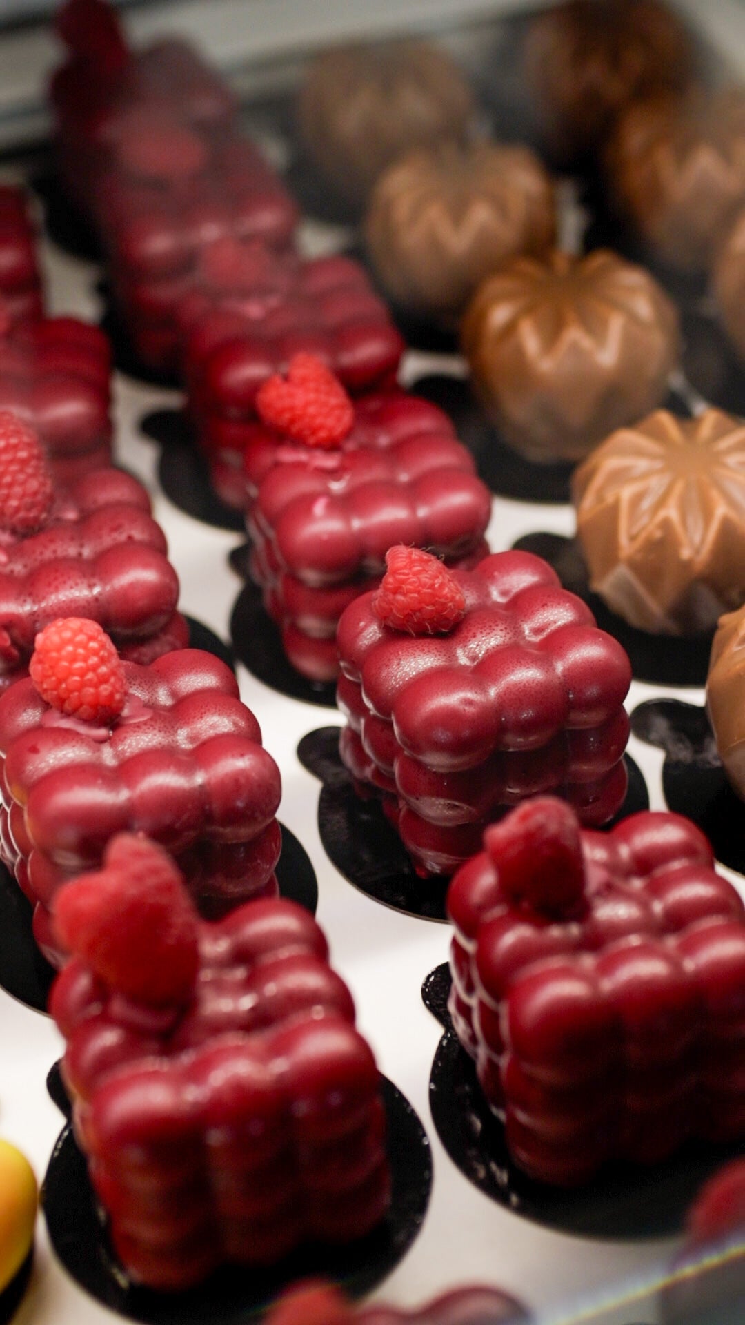 miFLAVOUR chocolate cherry mousse cake made with ADAMA natural food coloring.