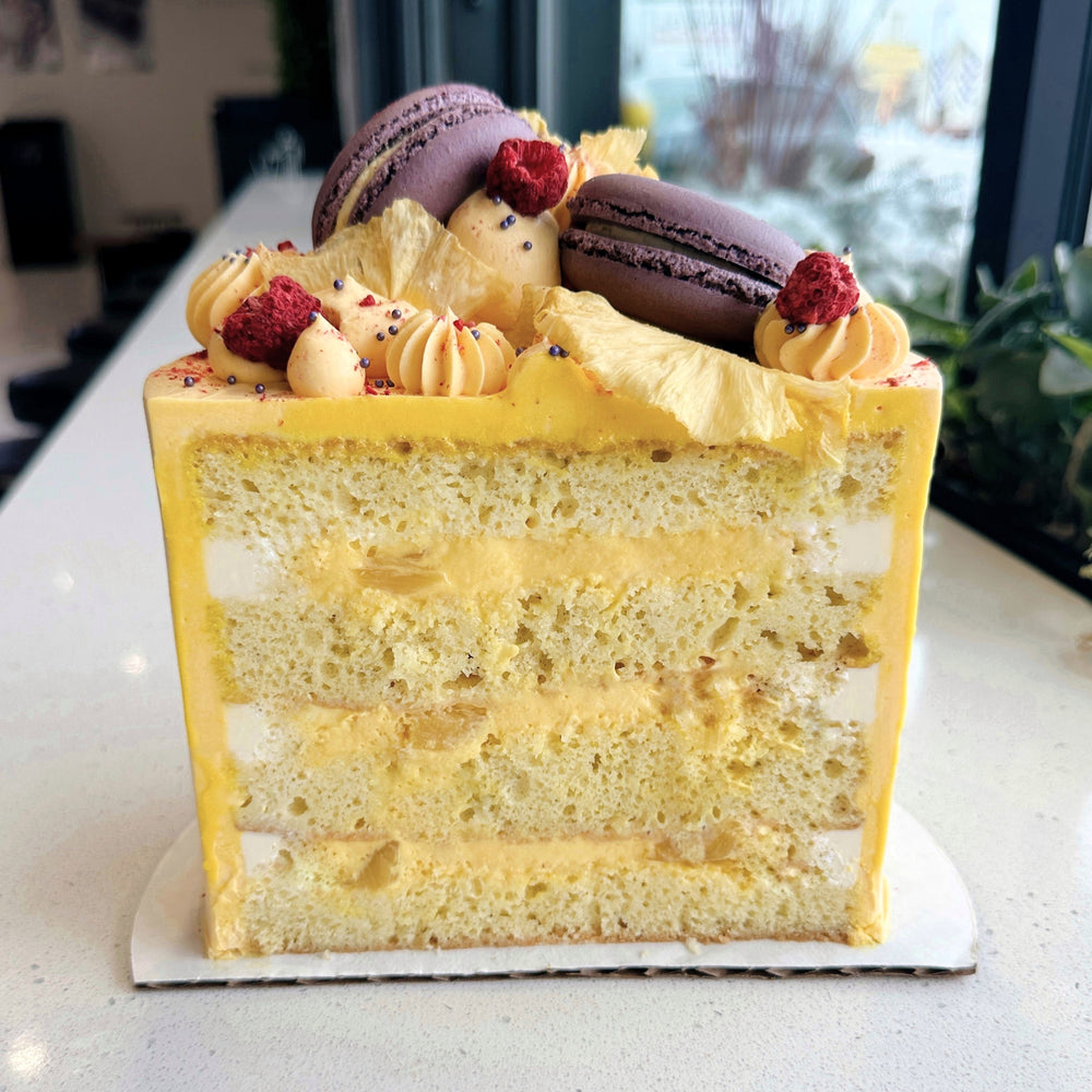 
                  
                    Load image into Gallery viewer, LUNA CAKE (DAILY CASE CAKE)
                  
                